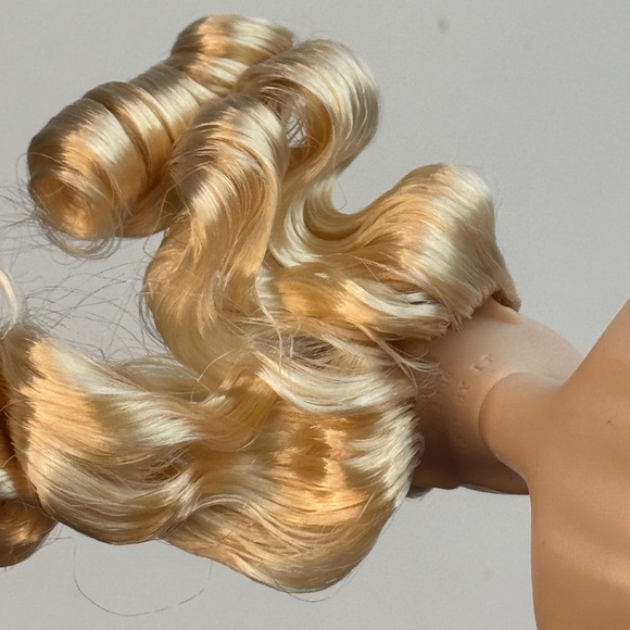 Integrity Toys Fashion Royalty Agnes von Weiss Gardenia Nude Doll Short Nails - Picture 14 of 15